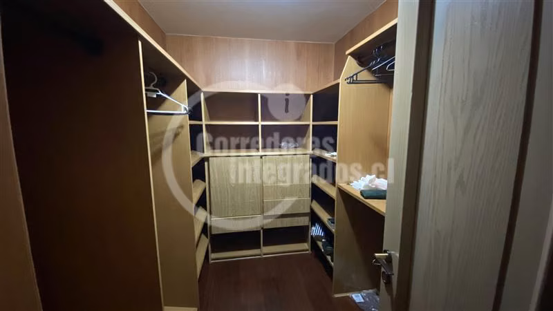 Departamento en venta de 5 dorm. en Las Condes