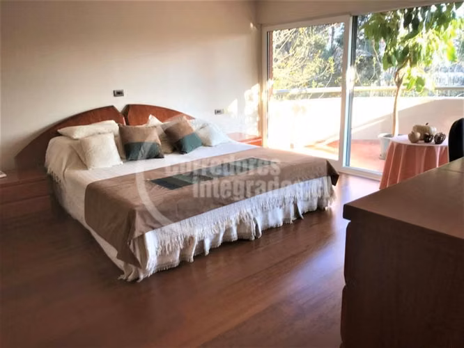 Departamento en venta de 5 dorm. en Las Condes