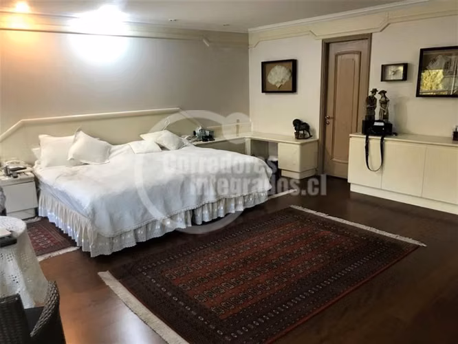 Departamento en venta de 5 dorm. en Las Condes