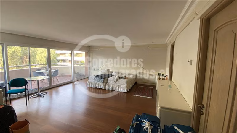 Departamento en venta de 5 dorm. en Las Condes