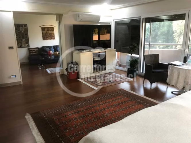 Departamento en venta de 5 dorm. en Las Condes
