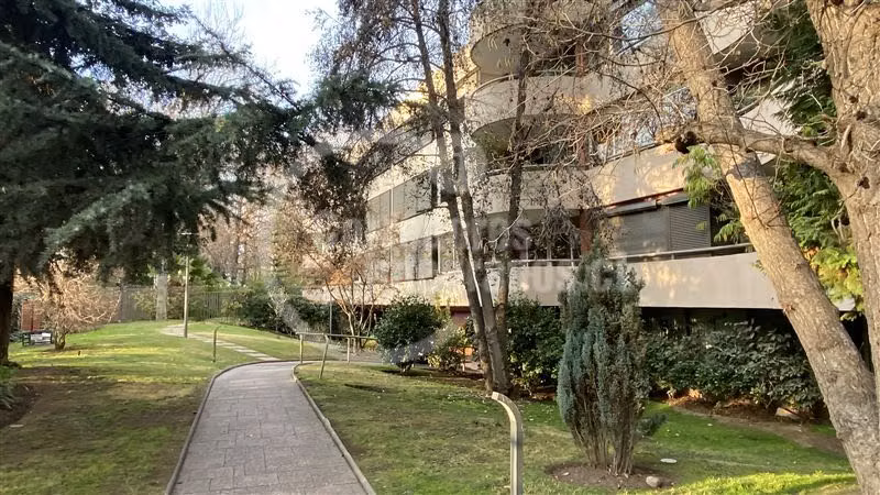 Departamento en venta de 5 dorm. en Las Condes