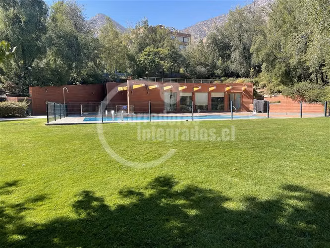 Departamento en venta de 4 dorm. en Las Condes, lindo parque