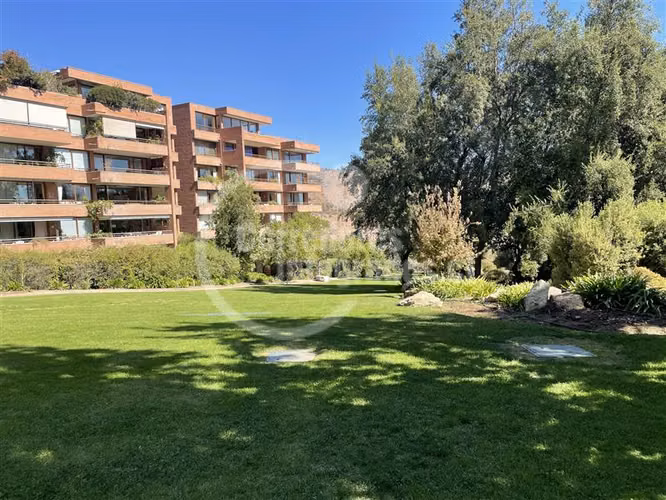 Departamento en venta de 4 dorm. en Las Condes, lindo parque