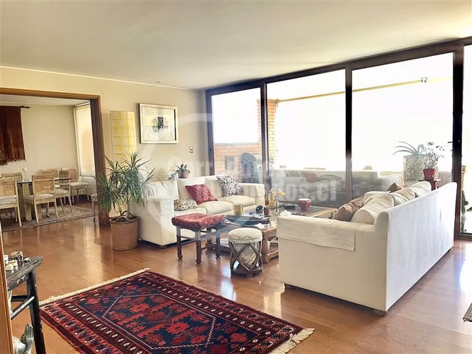 Departamento en venta de 4 dorm. en Las Condes, lindo parque