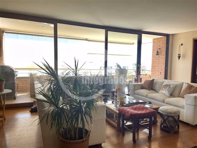 Departamento en venta de 4 dorm. en Las Condes, lindo parque