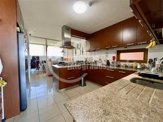Departamento en venta de 4 dorm. en Las Condes, lindo parque