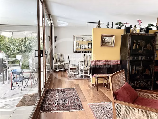 Departamento en venta de 4 dorm. en Las Condes, con jardín,