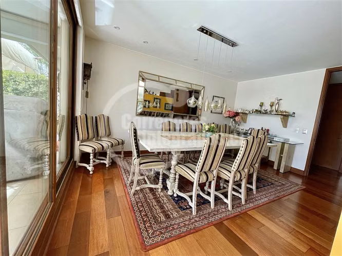 Departamento en venta de 4 dorm. en Las Condes, con jardín,