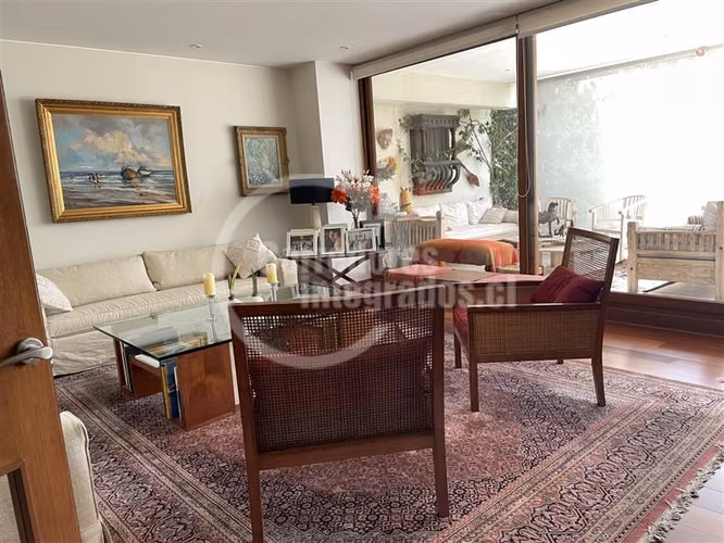 Departamento en venta de 4 dorm. en Las Condes, con jardín,