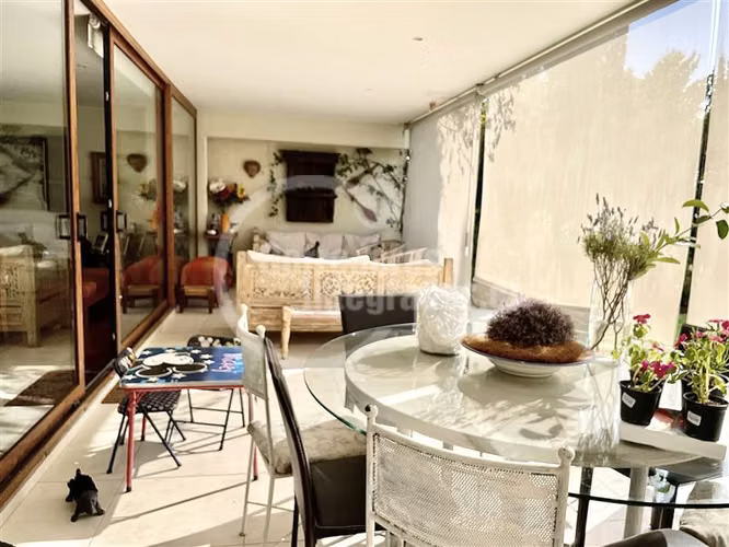 Departamento en venta de 4 dorm. en Las Condes, con jardín,