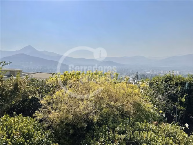 Departamento en venta de 4 dorm. en Las Condes, con jardín,