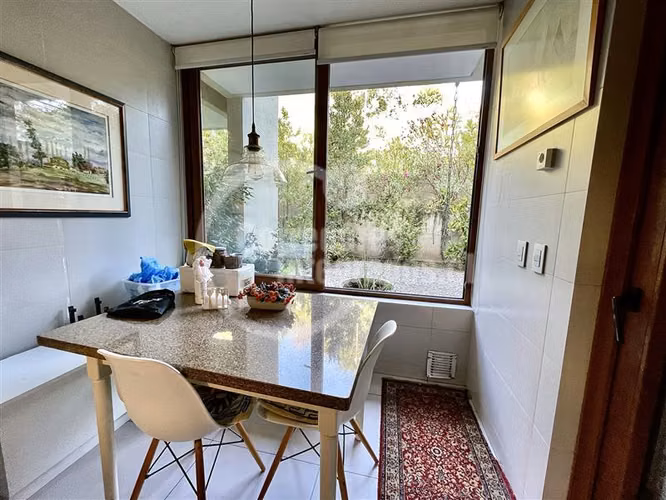 Departamento en venta de 4 dorm. en Las Condes, con jardín,