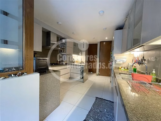 Departamento en venta de 4 dorm. en Las Condes, con jardín,