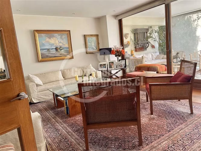 Departamento en venta de 4 dorm. en Las Condes, con jardín,