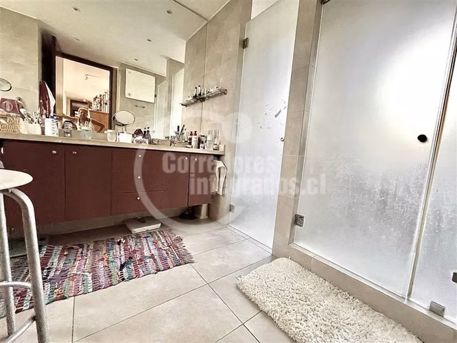 Departamento en venta de 4 dorm. en Las Condes, con jardín,