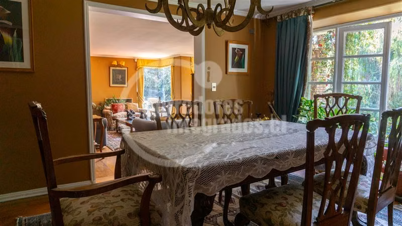 Casa en venta de 5 dorm. en Lo Barnechea