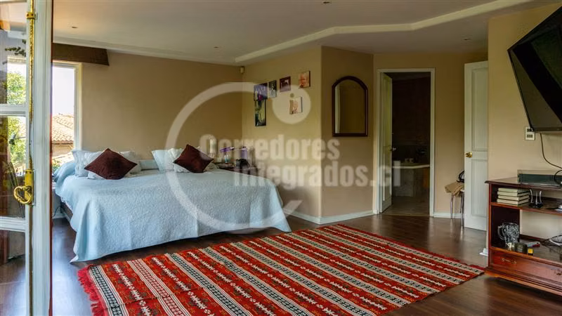 Casa en venta de 5 dorm. en Lo Barnechea