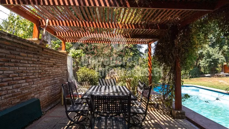 Casa en venta de 5 dorm. en Lo Barnechea