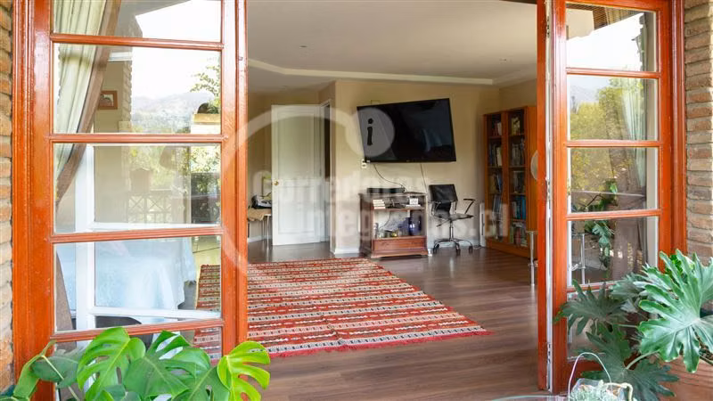 Casa en venta de 5 dorm. en Lo Barnechea