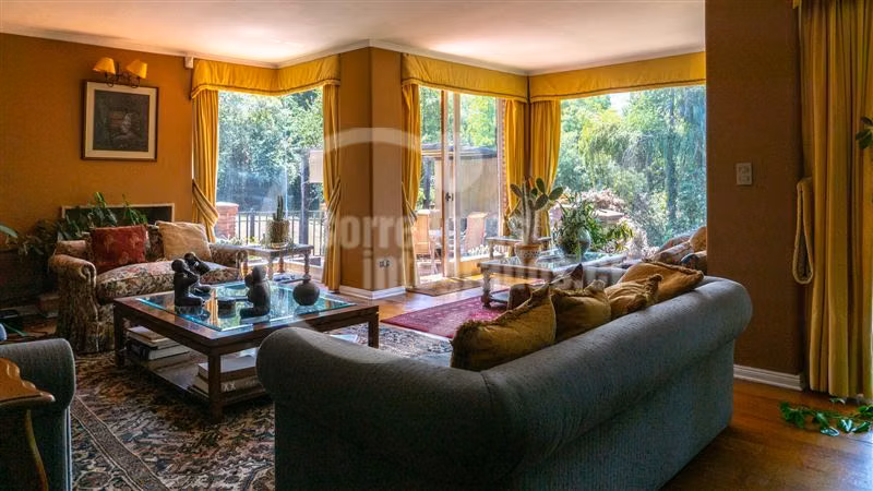 Casa en venta de 5 dorm. en Lo Barnechea