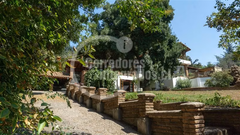 Casa en venta de 5 dorm. en Lo Barnechea