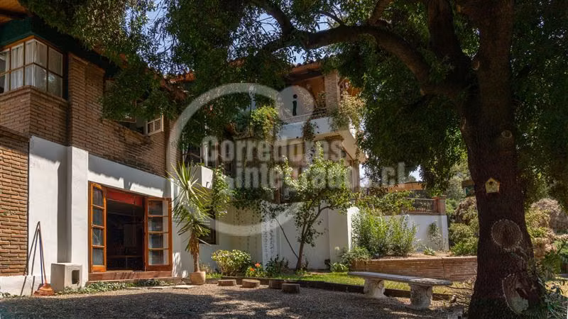 Casa en venta de 5 dorm. en Lo Barnechea