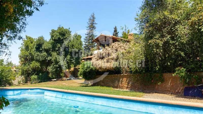 Casa en venta de 5 dorm. en Lo Barnechea