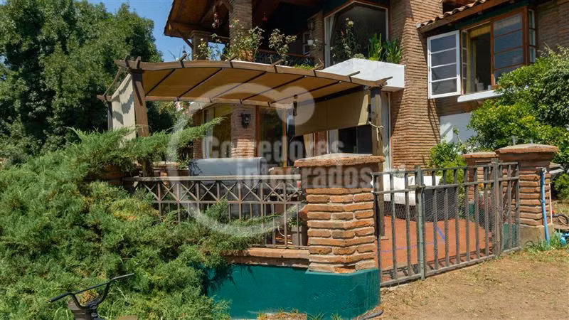 Casa en venta de 5 dorm. en Lo Barnechea