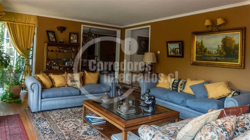 Casa en venta de 5 dorm. en Lo Barnechea