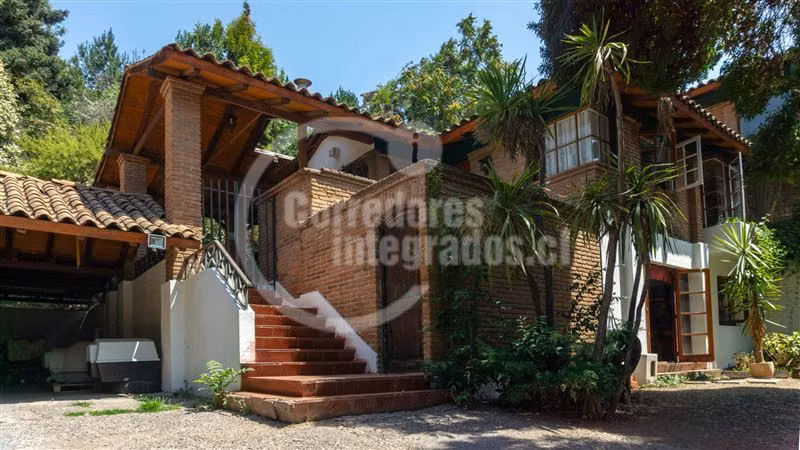 Casa en venta de 5 dorm. en Lo Barnechea