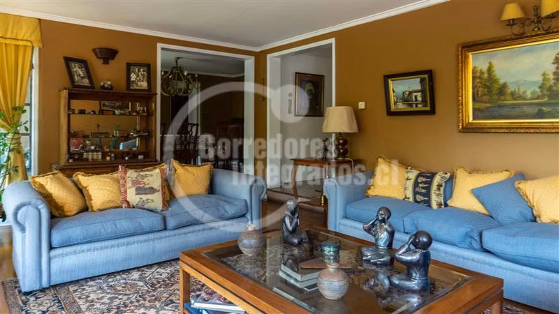 Casa en venta de 5 dorm. en Lo Barnechea
