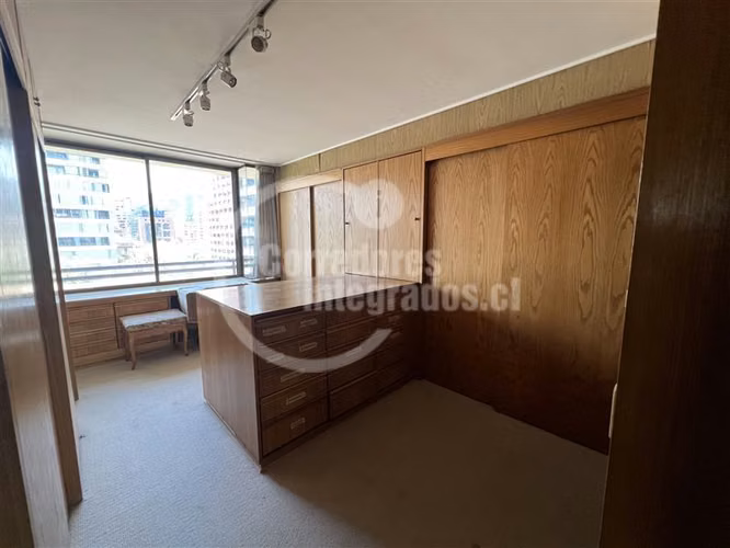 Dpto. en venta de 4 dorm. en Las Condes/BAJÓ DE PRECIO