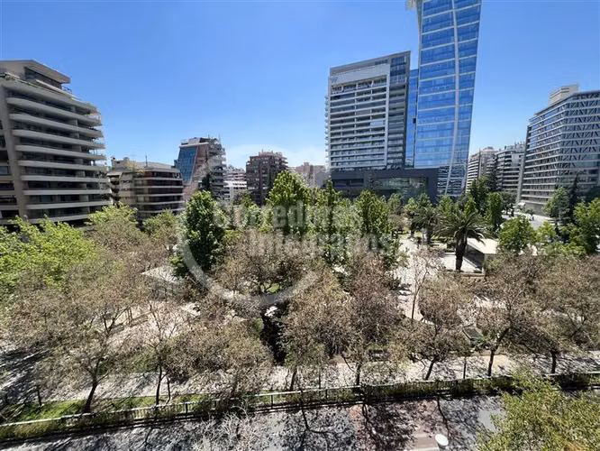 Dpto. en venta de 4 dorm. en Las Condes/BAJÓ DE PRECIO
