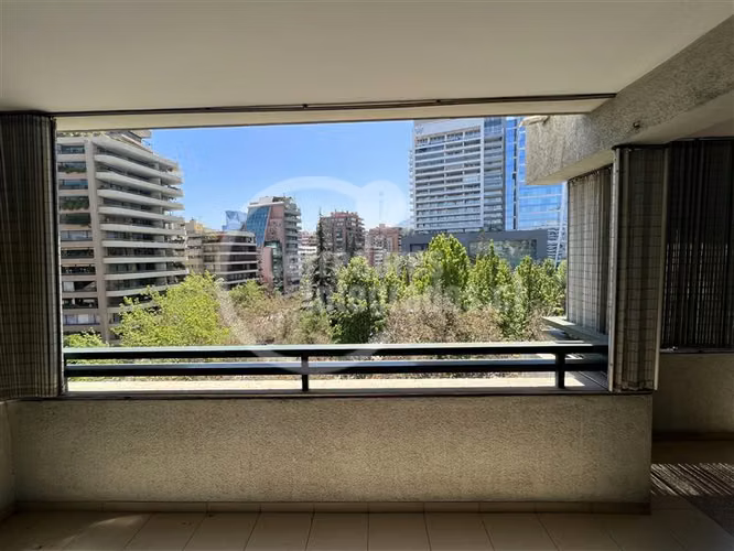 Dpto. en venta de 4 dorm. en Las Condes/BAJÓ DE PRECIO