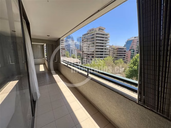 Dpto. en venta de 4 dorm. en Las Condes/BAJÓ DE PRECIO