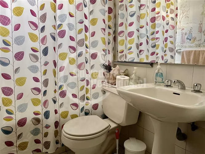 Acogedora casa en venta de 6 dorm. en los Domínicos, piscina