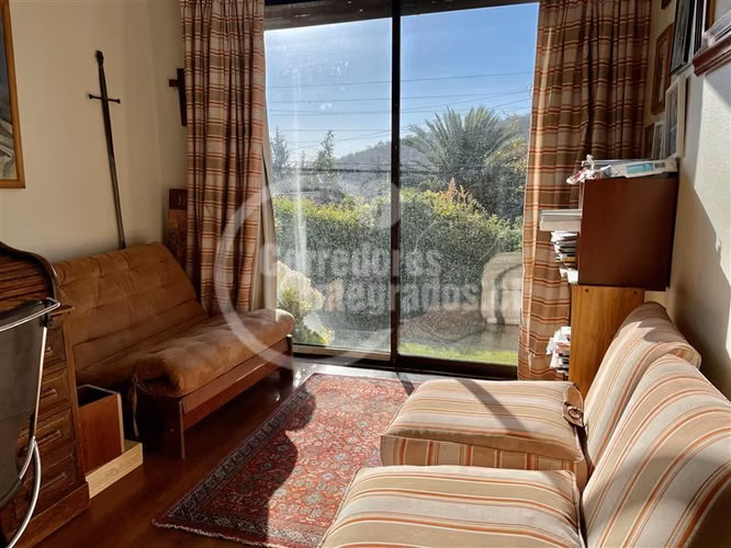 Acogedora casa en venta de 6 dorm. en los Domínicos, piscina