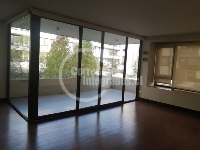 Amplio departamento en venta de 3+1 dorm. en Lo Barnechea