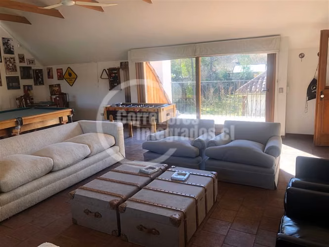 Casa en arriendo de 8 dorm. en Lo Barnechea