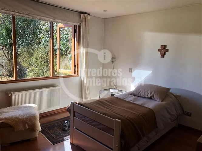 Casa en arriendo de 8 dorm. en Lo Barnechea