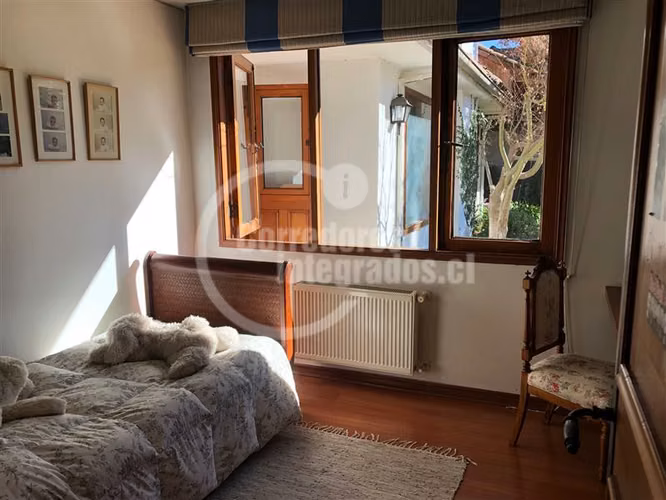 Casa en arriendo de 8 dorm. en Lo Barnechea