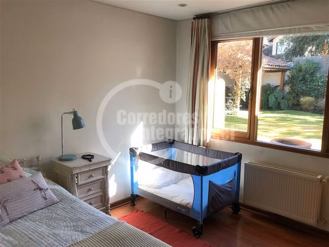 Casa en arriendo de 8 dorm. en Lo Barnechea