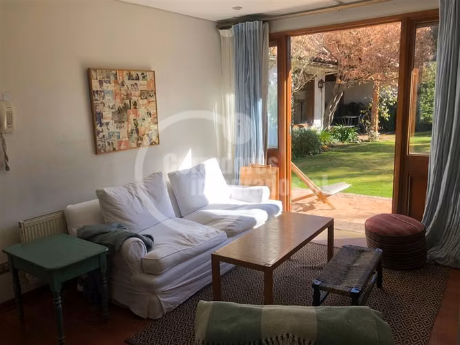 Casa en arriendo de 8 dorm. en Lo Barnechea