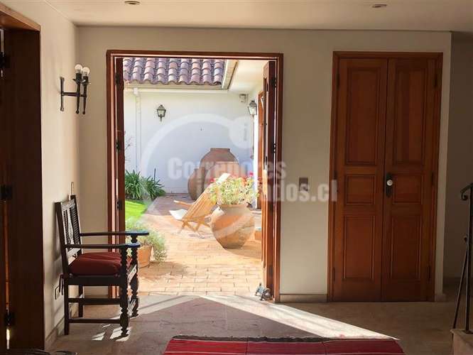 Casa en arriendo de 8 dorm. en Lo Barnechea - Imagen 2