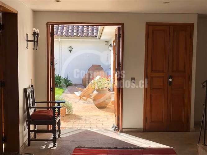 Casa en arriendo de 8 dorm. en Lo Barnechea