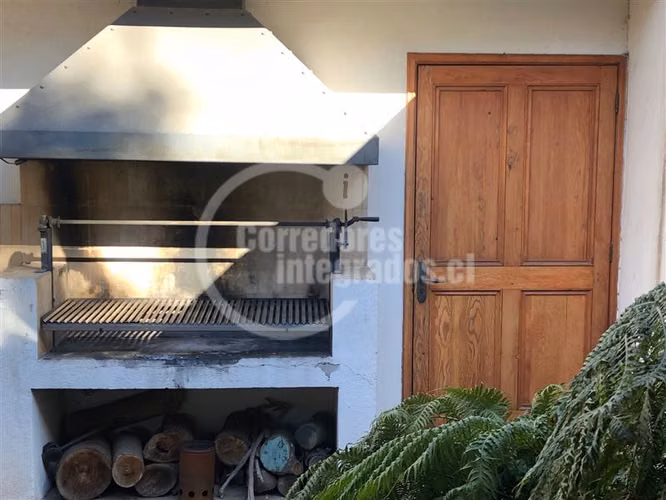 Casa en arriendo de 8 dorm. en Lo Barnechea