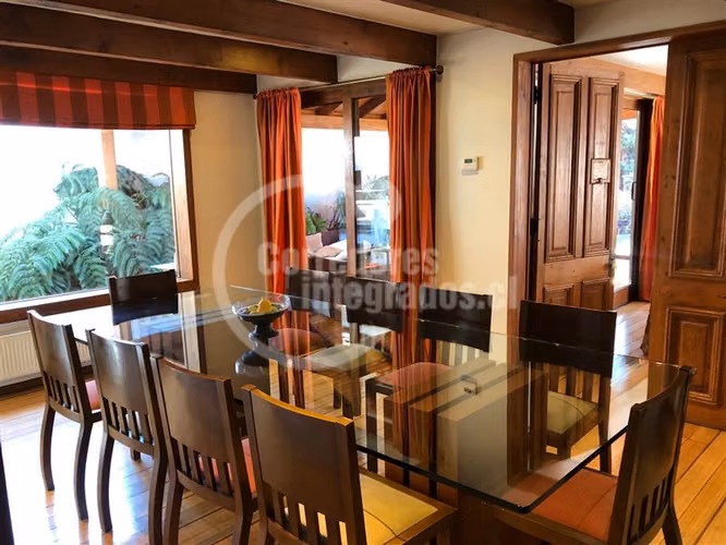 Casa en arriendo de 8 dorm. en Lo Barnechea
