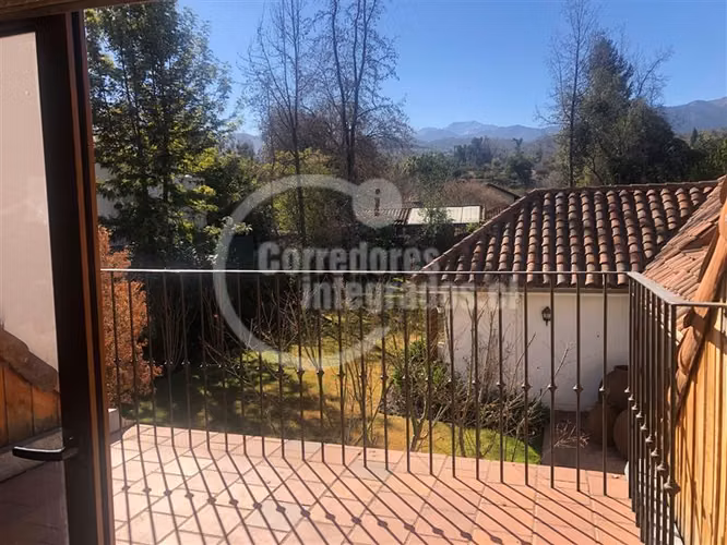 Casa en arriendo de 8 dorm. en Lo Barnechea
