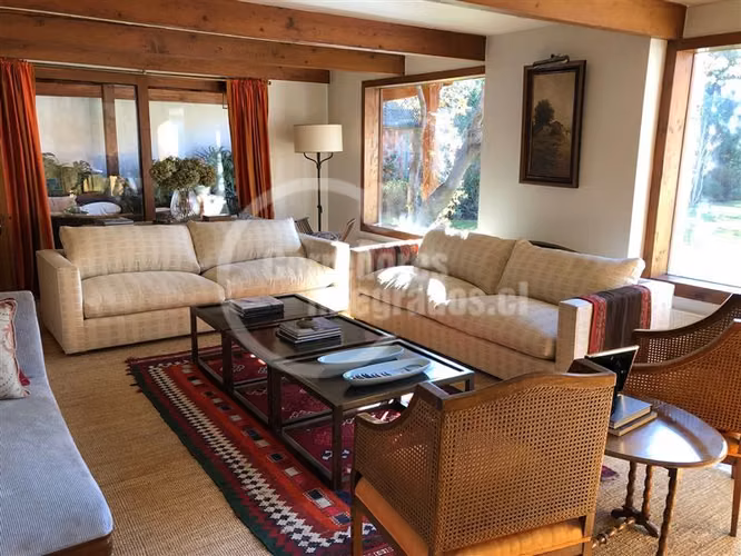 Casa en arriendo de 8 dorm. en Lo Barnechea